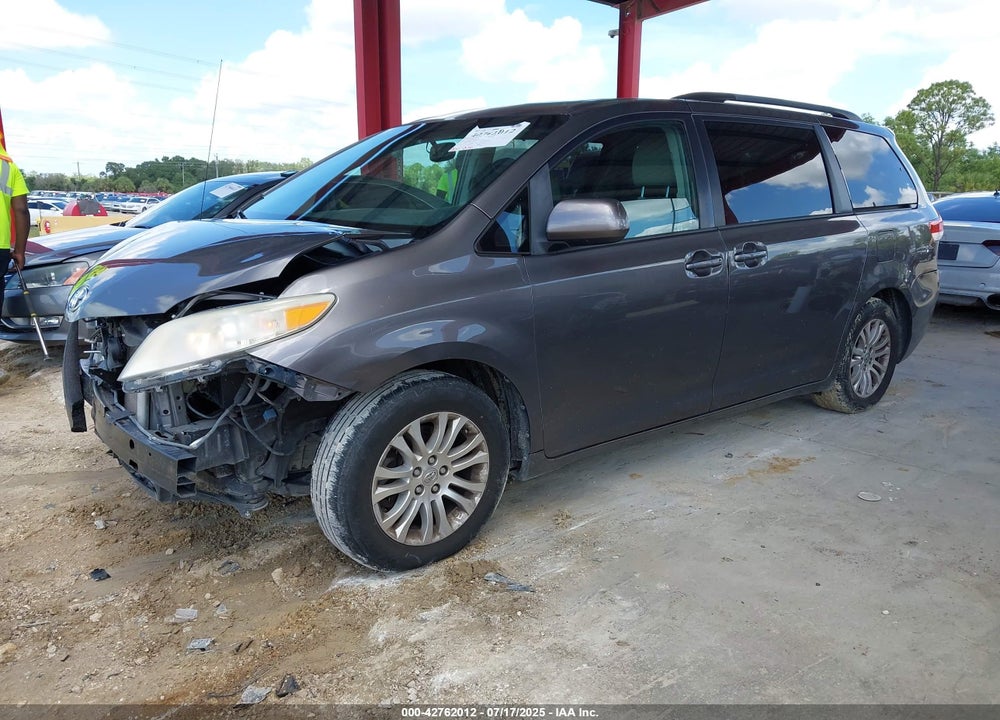 2014 TOYOTA SIENNA VIN: 5TDYK3DC0ES440355