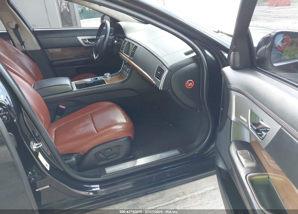2010 JAGUAR XF VIN: SAJWA0HE2AMR63842