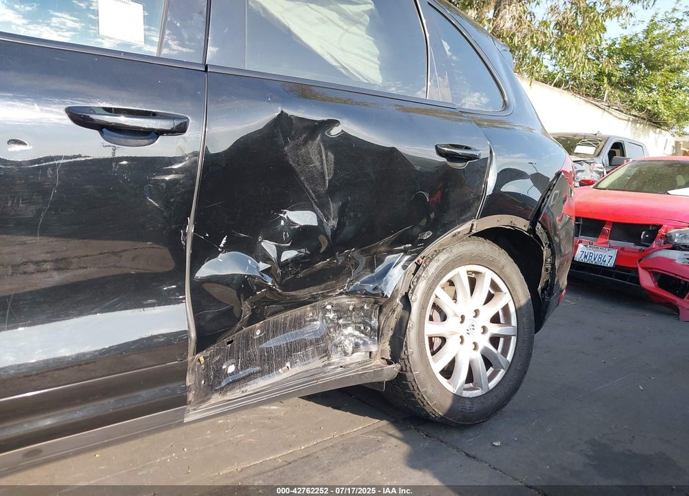 2012 PORSCHE CAYENNE VIN: WP1AA2A27CLA02052