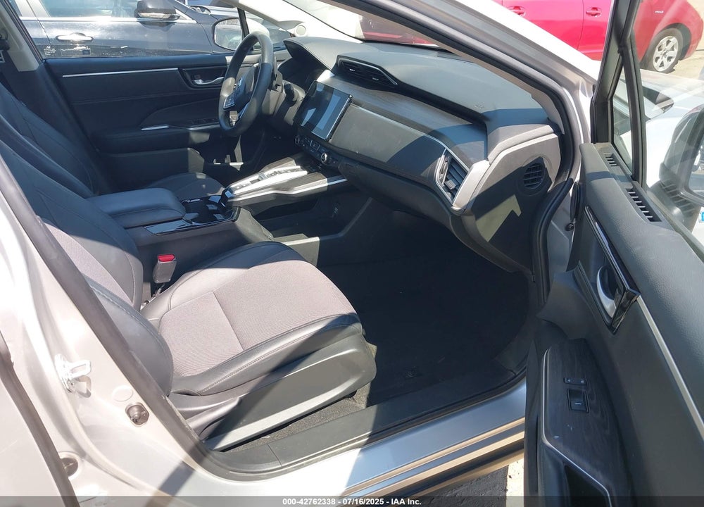 2018 HONDA CLARITY VIN: JHMZC5F18JC003514