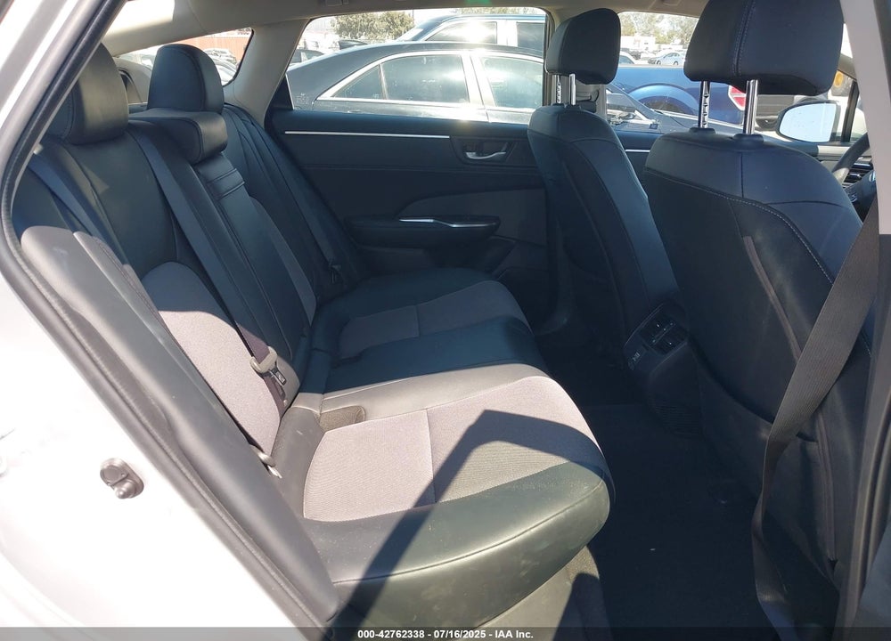 2018 HONDA CLARITY VIN: JHMZC5F18JC003514