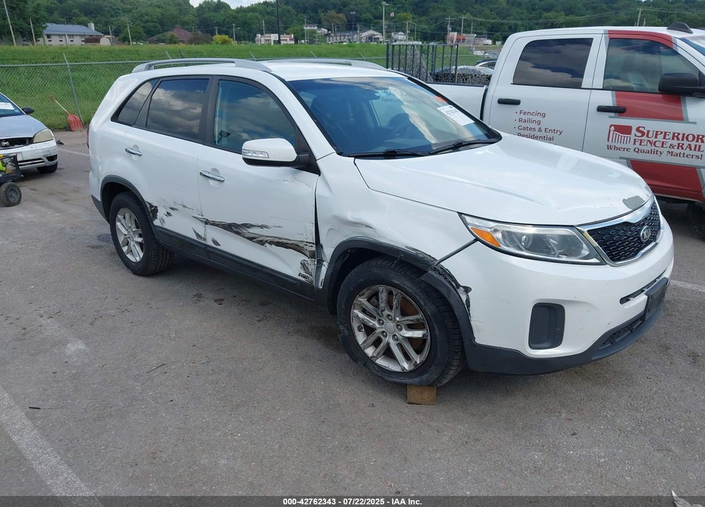 2015 KIA SORENTO LX V6 VIN: 5XYKTDA78FG550441