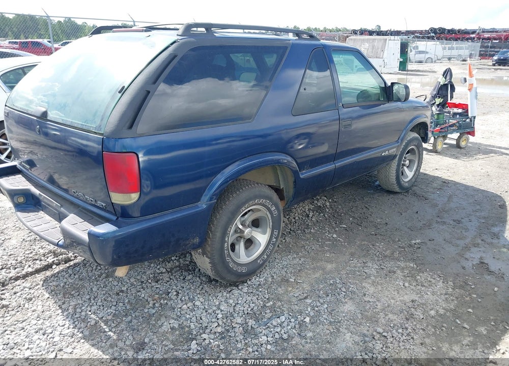 2002 CHEVROLET BLAZER LS VIN: 1GNCS18W42K158992