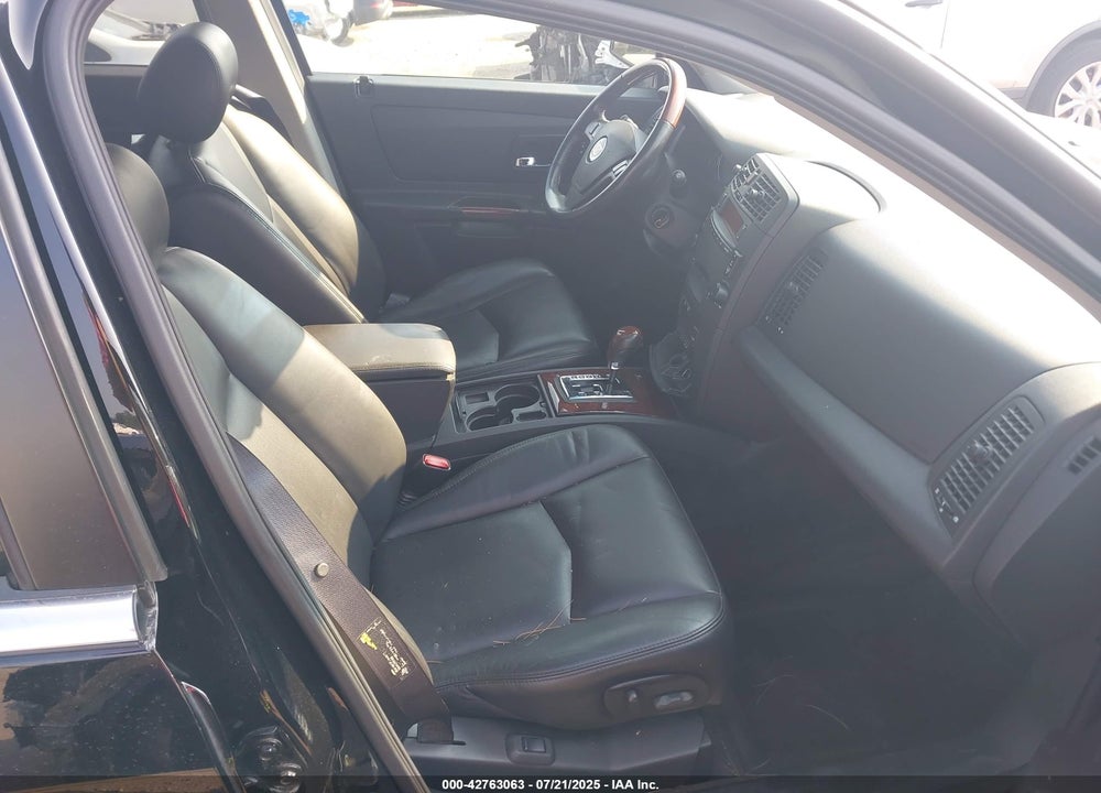 2005 CADILLAC SRX V6 VIN: 1GYEE637850104076