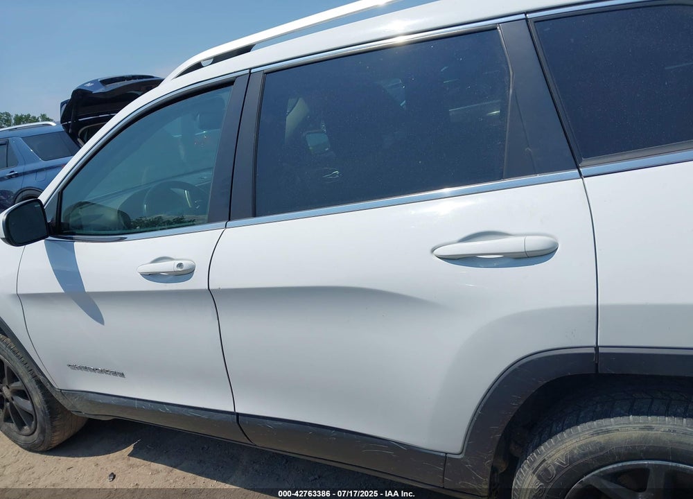 2014 JEEP CHEROKEE VIN: 1C4PJMCB9EW228065