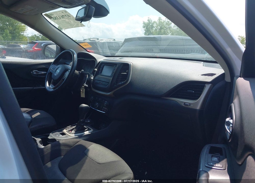 2014 JEEP CHEROKEE VIN: 1C4PJMCB9EW228065