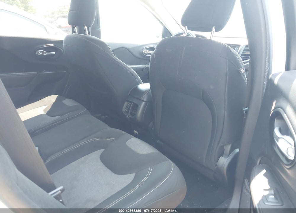 2014 JEEP CHEROKEE VIN: 1C4PJMCB9EW228065