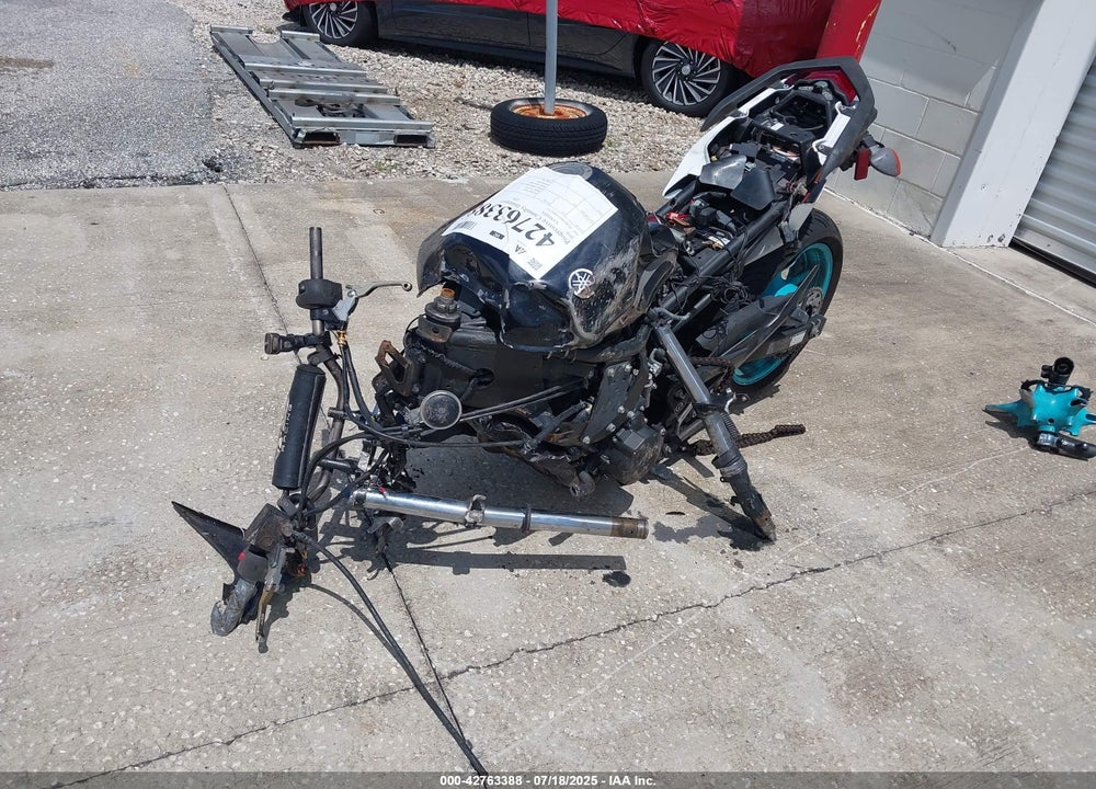2010 YAMAHA FZ6 R VIN: JYARJ18E4AA005767