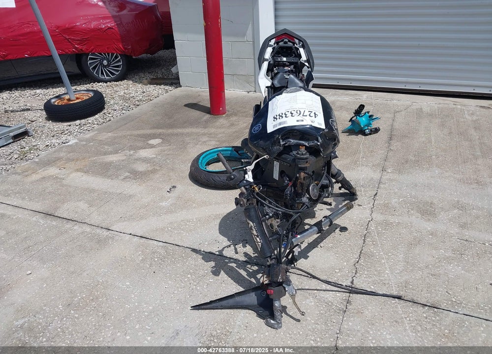 2010 YAMAHA FZ6 R VIN: JYARJ18E4AA005767