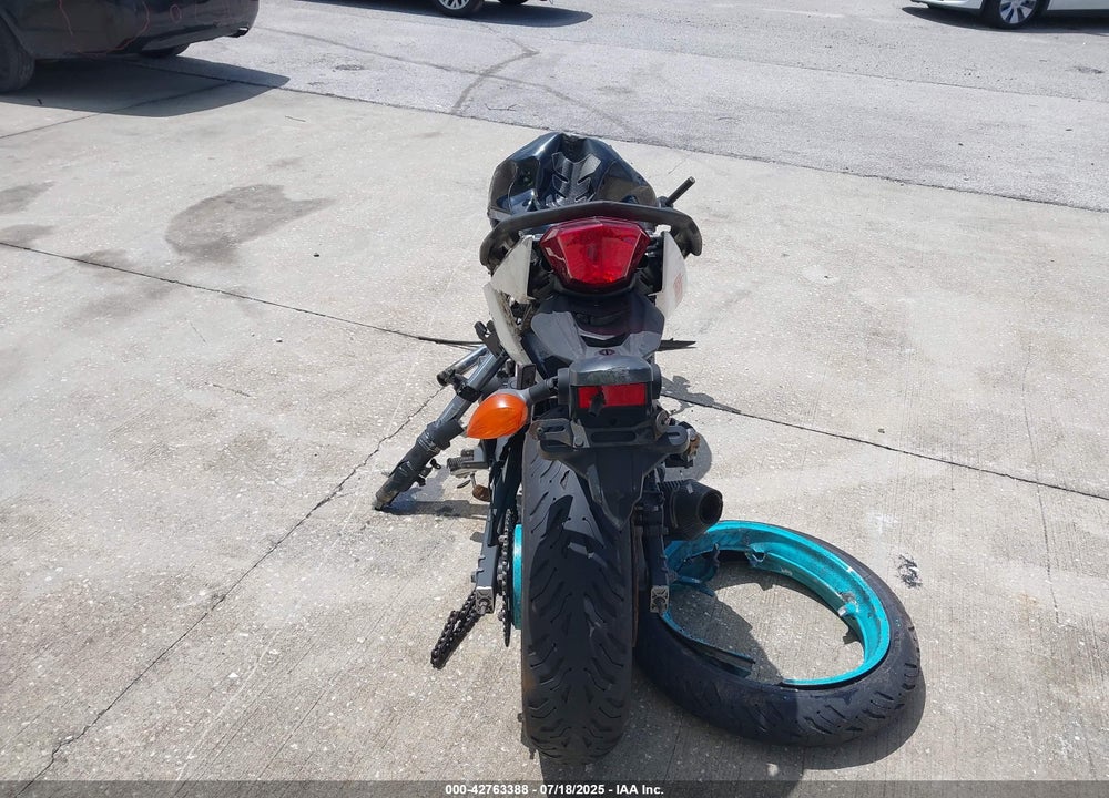 2010 YAMAHA FZ6 R VIN: JYARJ18E4AA005767