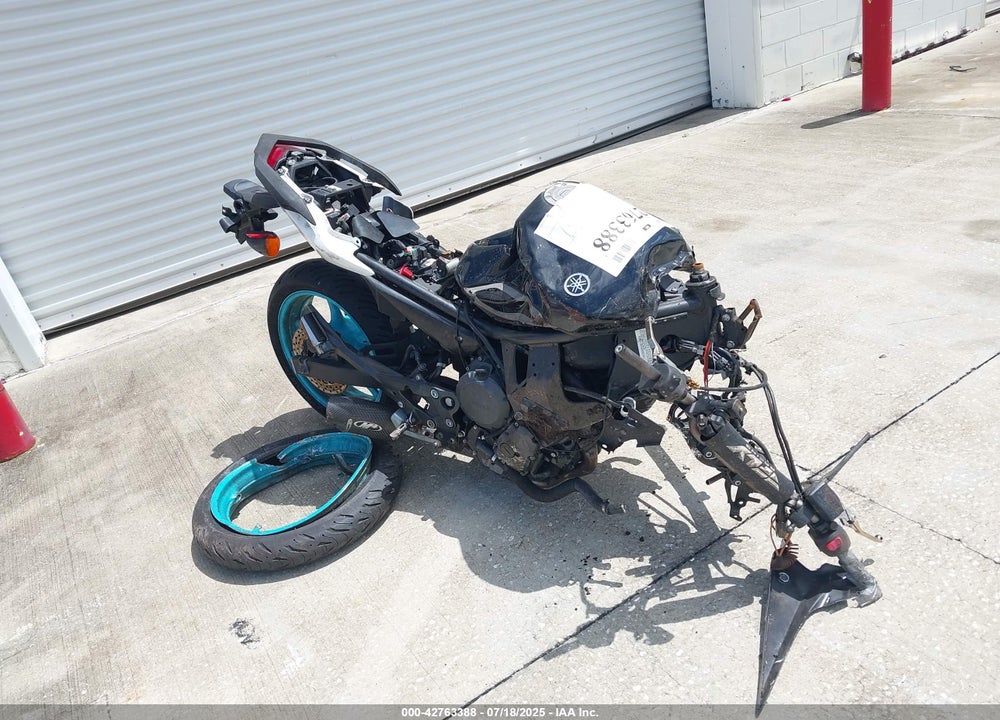 2010 YAMAHA FZ6 R VIN: JYARJ18E4AA005767