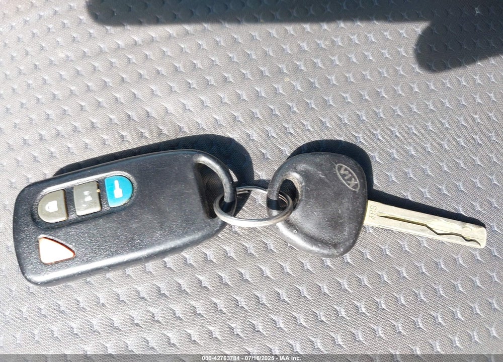 2011 KIA SORENTO VIN: 5XYKT4A2XBG087023