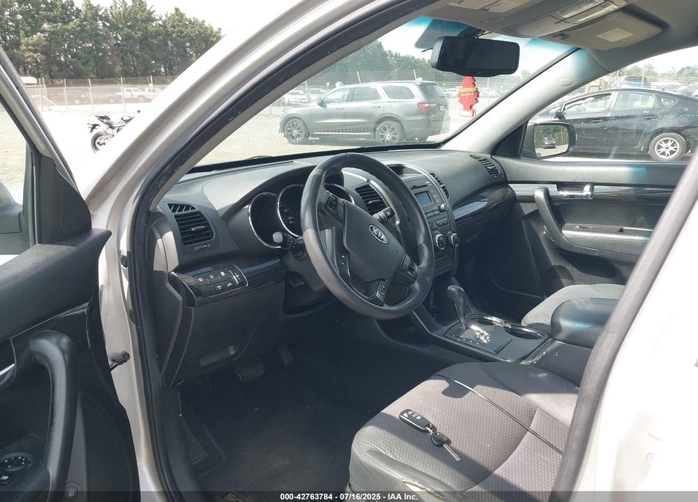 2011 KIA SORENTO VIN: 5XYKT4A2XBG087023