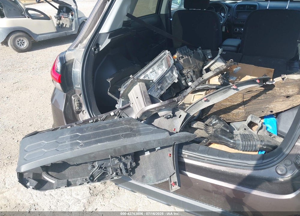 2020 MITSUBISHI OUTLANDER VIN: JA4AR3AU1LU024621
