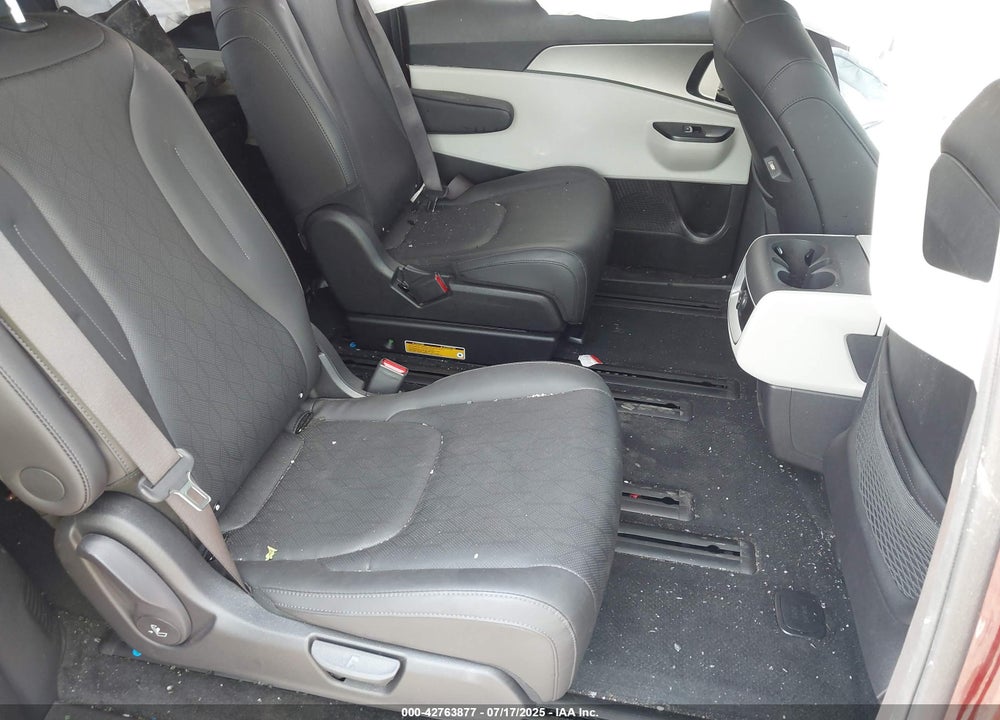 2023 KIA CARNIVAL MPV LX SEAT PACKAGE VIN: KNDNB4H32P6193555