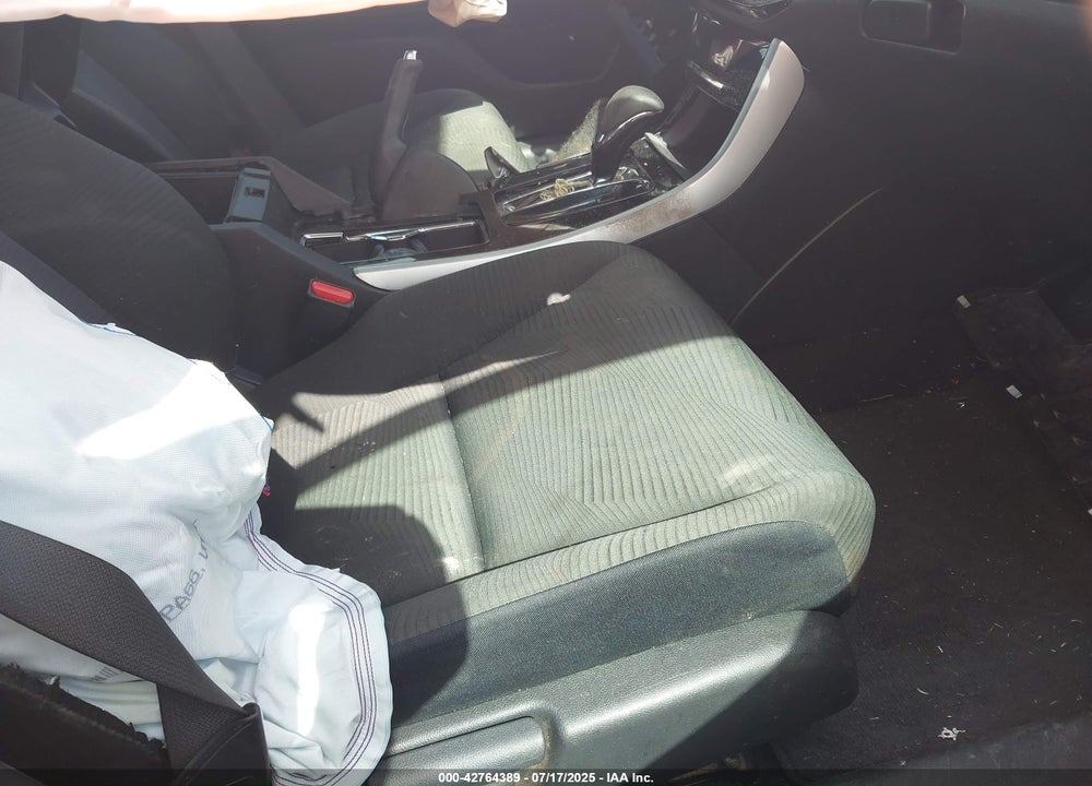 2017 HONDA ACCORD VIN: 1HGCR2F3XHA173564