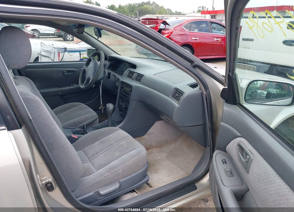 2001 TOYOTA CAMRY LE VIN: 4T1BG22K21U844495