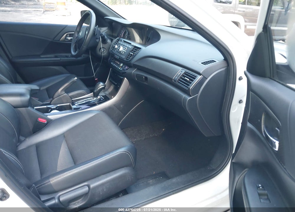 2016 HONDA ACCORD VIN: 1HGCR2F57GA125150