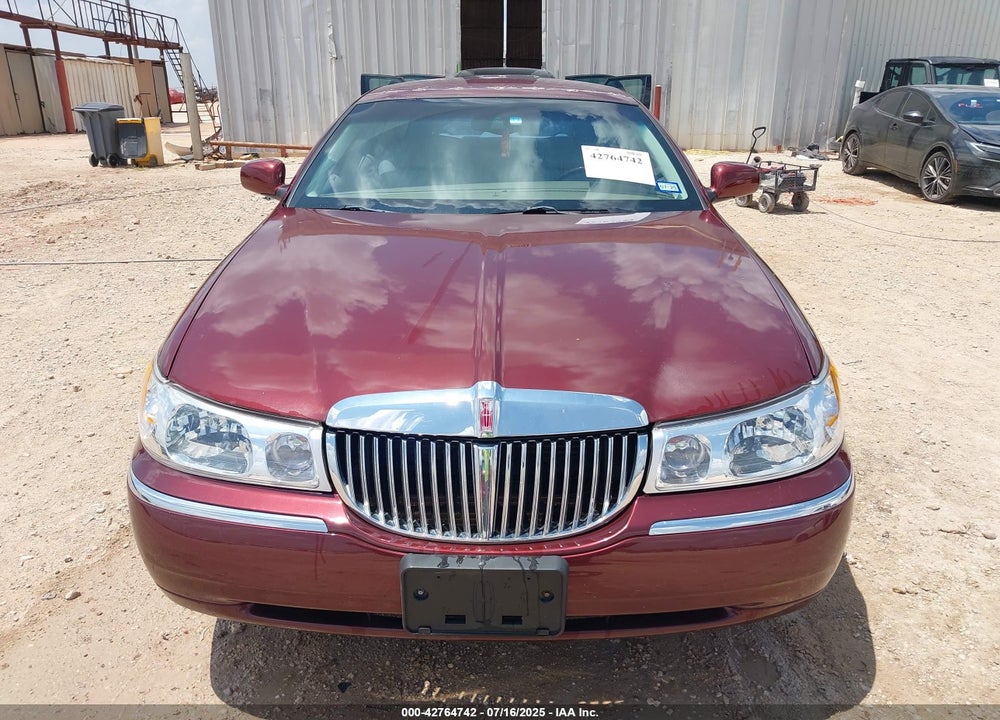 2001 LINCOLN TOWN CAR SIGNATURE VIN: 1LNHM82W01Y688765