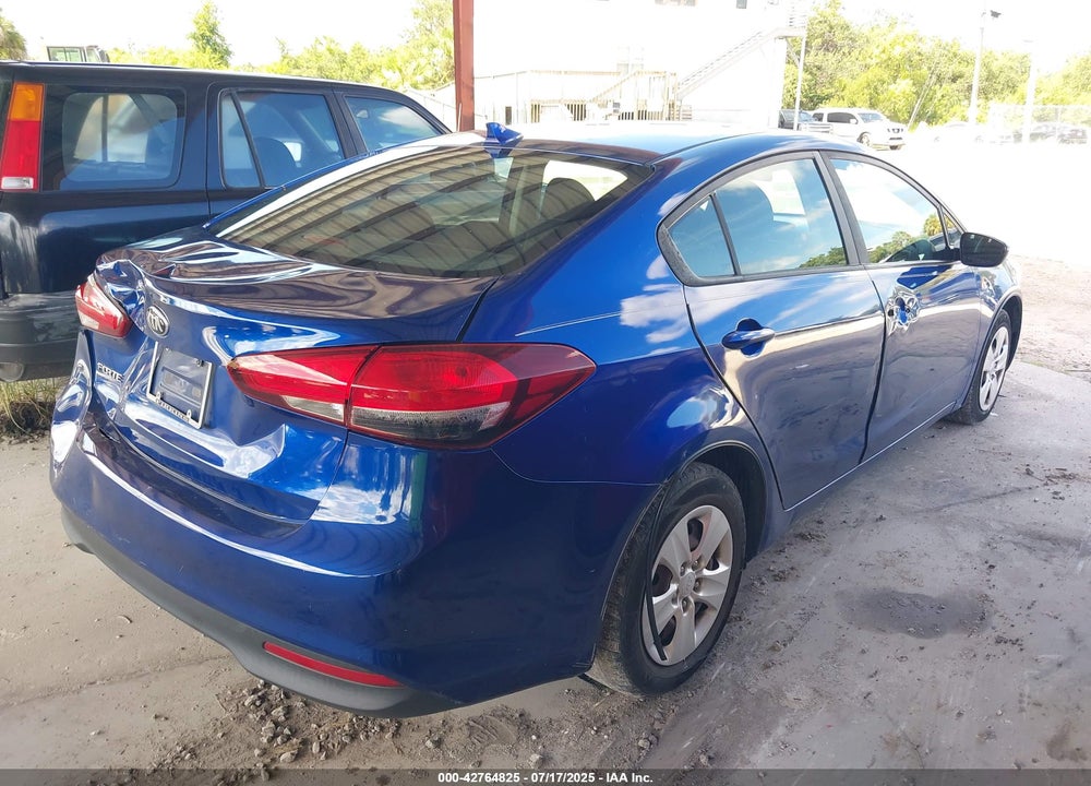 2017 KIA FORTE VIN: 3KPFK4A77HE048945