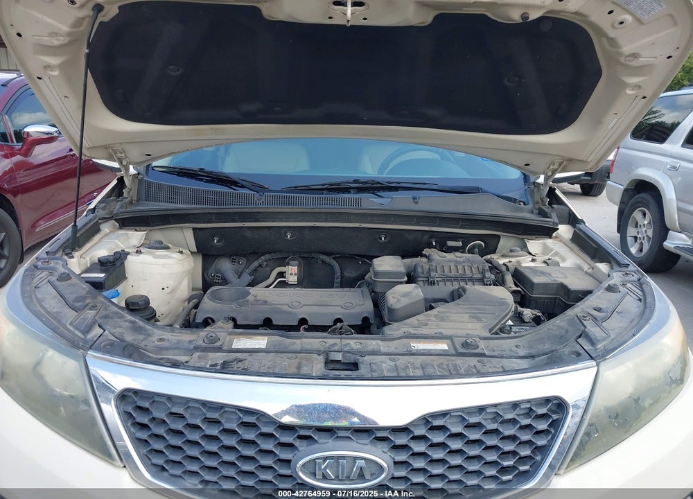 2011 KIA SORENTO VIN: 5XYKT3A12BG051960