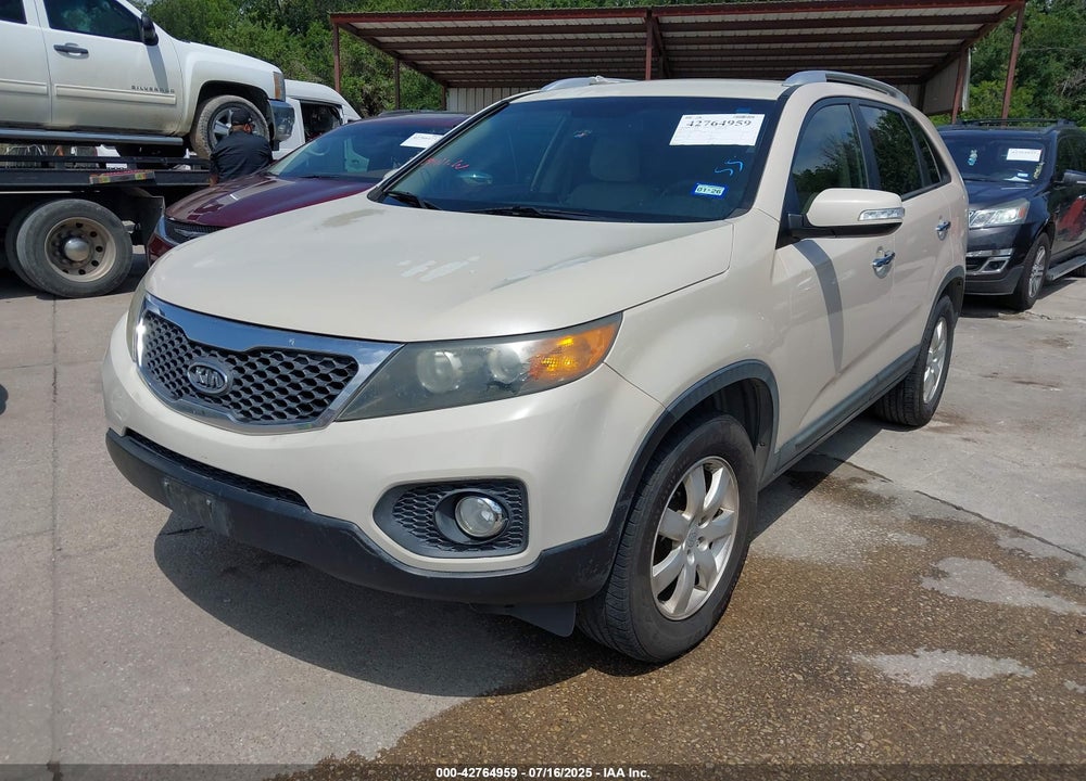 2011 KIA SORENTO VIN: 5XYKT3A12BG051960