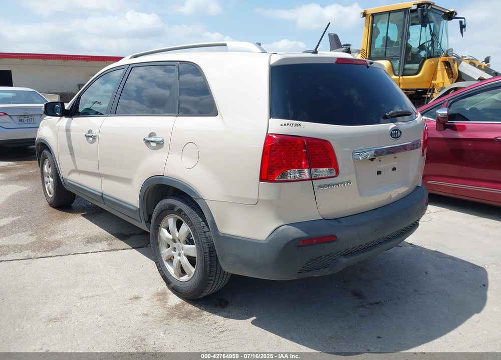 2011 KIA SORENTO VIN: 5XYKT3A12BG051960