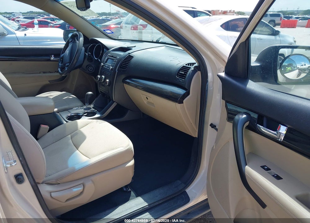 2011 KIA SORENTO VIN: 5XYKT3A12BG051960