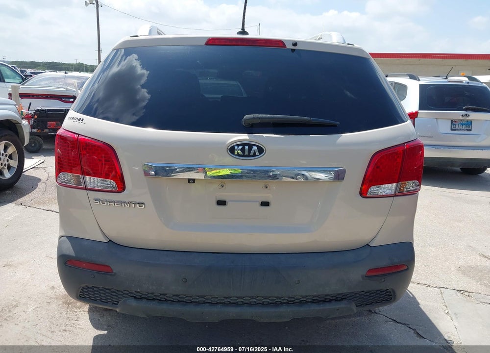 2011 KIA SORENTO VIN: 5XYKT3A12BG051960