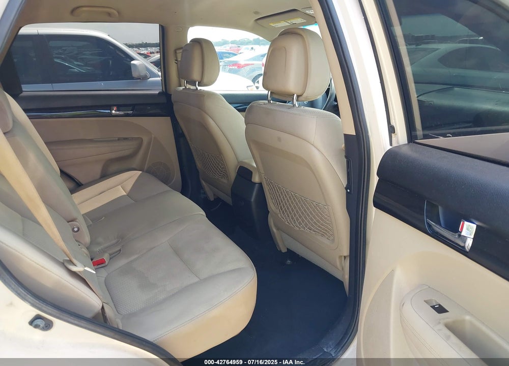 2011 KIA SORENTO VIN: 5XYKT3A12BG051960