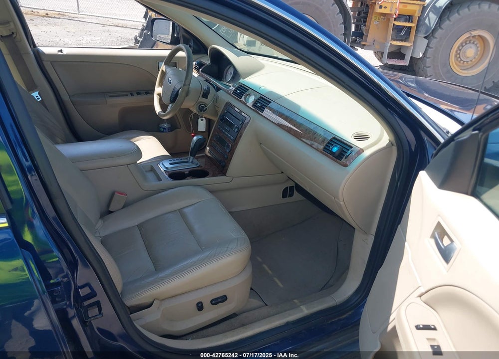 2005 FORD FIVE HUNDRED VIN: 1FAFP28105G107505