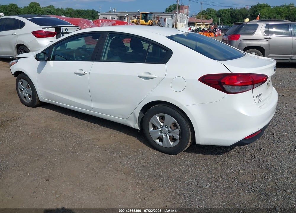 2018 KIA FORTE VIN: 3KPFL4A70JE262338