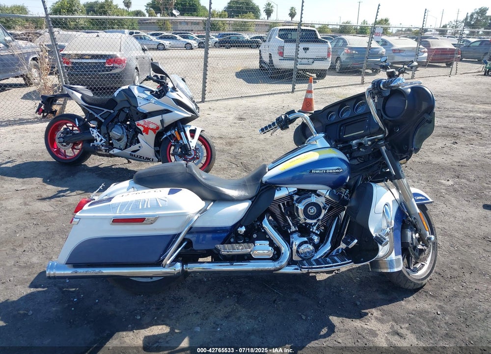 2015 HARLEY-DAVIDSON FLHTCUL ULTRA CLASSIC LOW VIN: 1HD1KDM1XFB665007