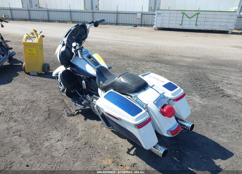 2015 HARLEY-DAVIDSON FLHTCUL ULTRA CLASSIC LOW VIN: 1HD1KDM1XFB665007