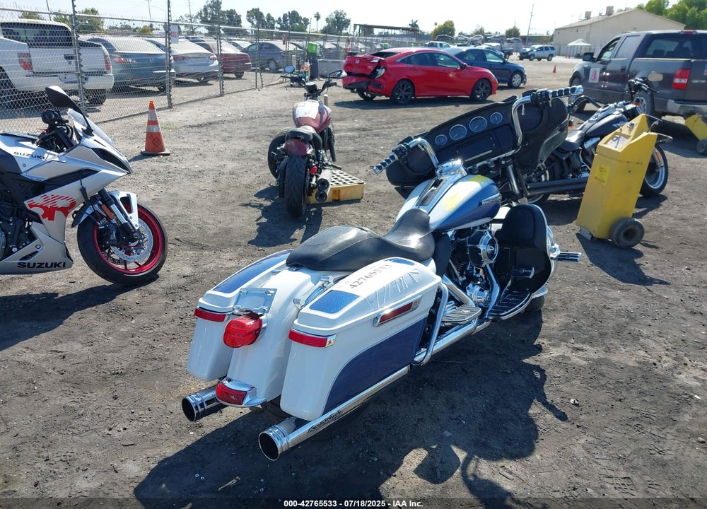2015 HARLEY-DAVIDSON FLHTCUL ULTRA CLASSIC LOW VIN: 1HD1KDM1XFB665007