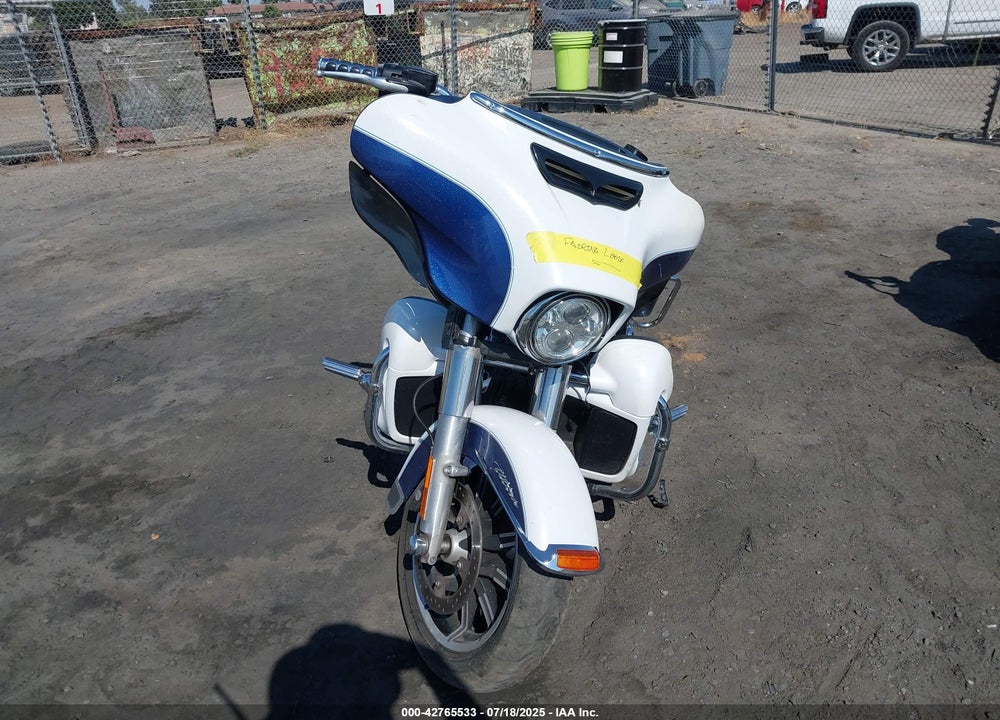 2015 HARLEY-DAVIDSON FLHTCUL ULTRA CLASSIC LOW VIN: 1HD1KDM1XFB665007