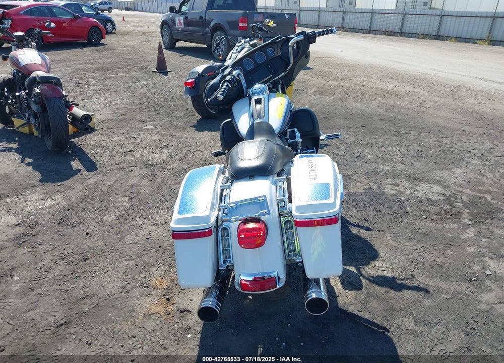 2015 HARLEY-DAVIDSON FLHTCUL ULTRA CLASSIC LOW VIN: 1HD1KDM1XFB665007