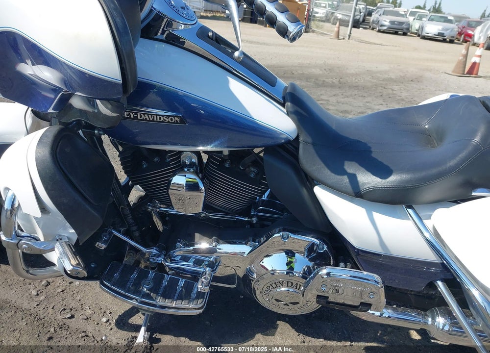 2015 HARLEY-DAVIDSON FLHTCUL ULTRA CLASSIC LOW VIN: 1HD1KDM1XFB665007