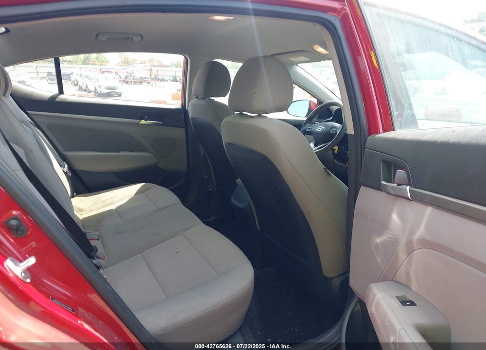 2019 HYUNDAI ELANTRA VIN: 5NPD84LF8KH418409
