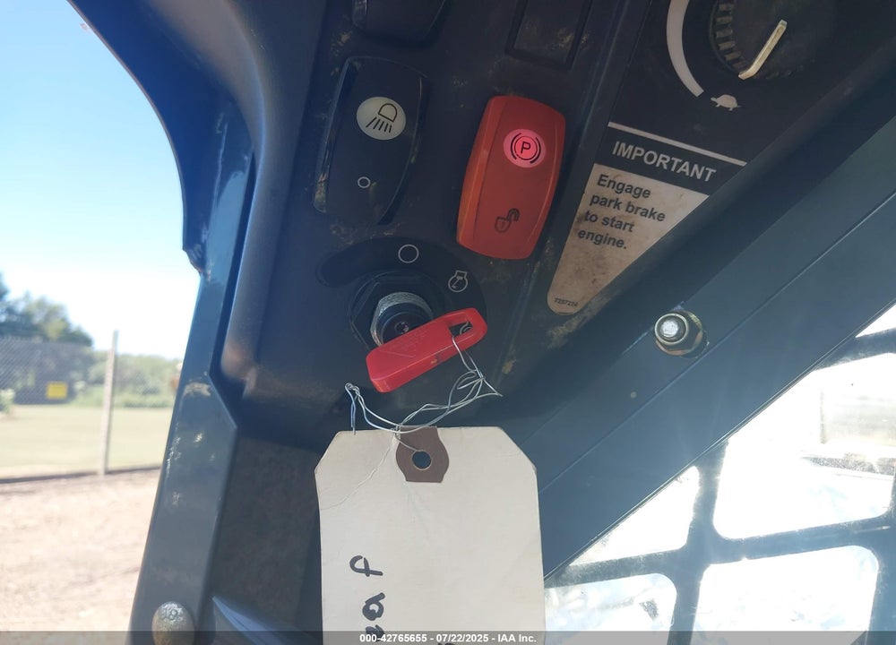 2012 JOHN DEERE 323DT VIN: 1T0323DBLCG236508