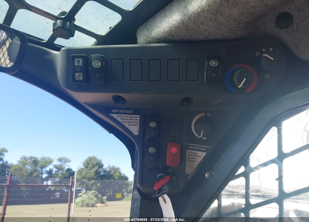 2012 JOHN DEERE 323DT VIN: 1T0323DBLCG236508