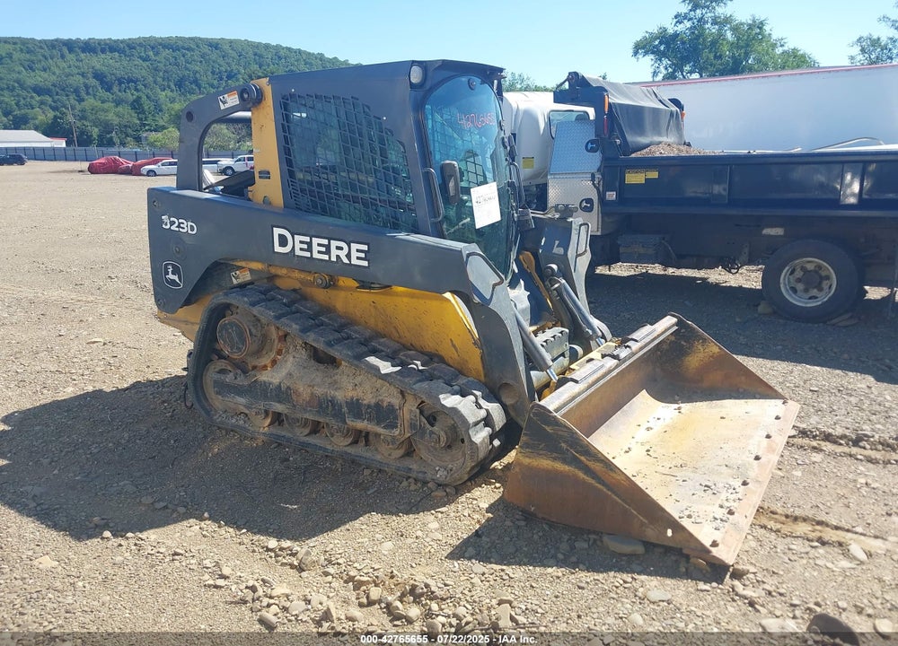 2012 JOHN DEERE 323DT VIN: 1T0323DBLCG236508