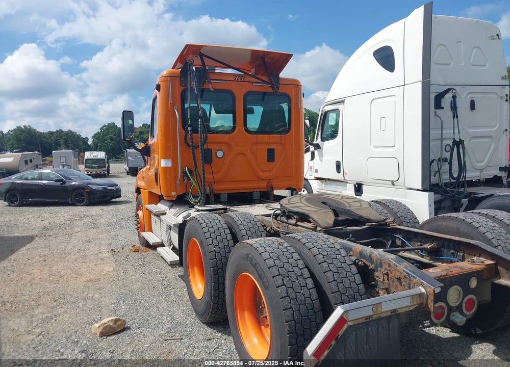 2017 FREIGHTLINER CASCADIA 125 VIN: 3AKJGEDV5HSJA2836