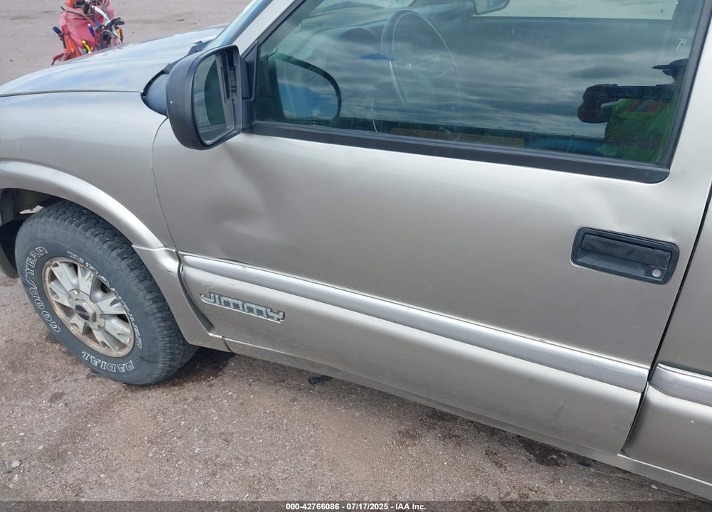 2001 GMC JIMMY SLE VIN: 1GKDT13W512139808