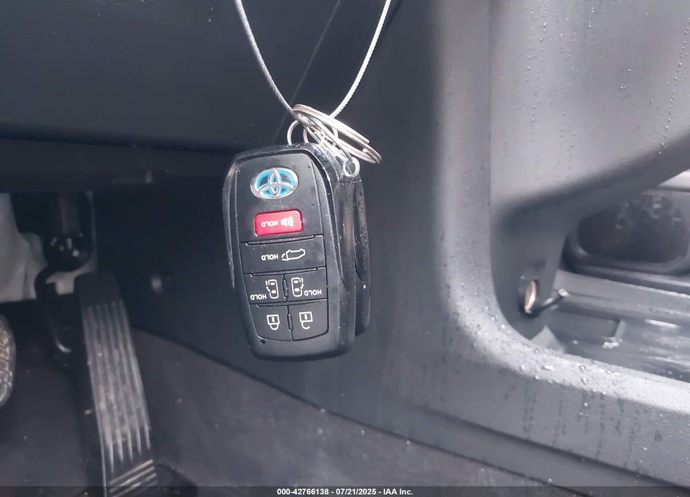 2024 TOYOTA SIENNA XLE VIN: 5TDJSKFCXRS113041