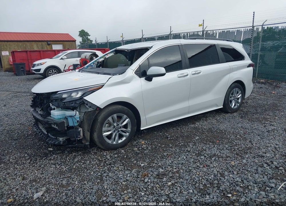 2024 TOYOTA SIENNA XLE VIN: 5TDJSKFCXRS113041