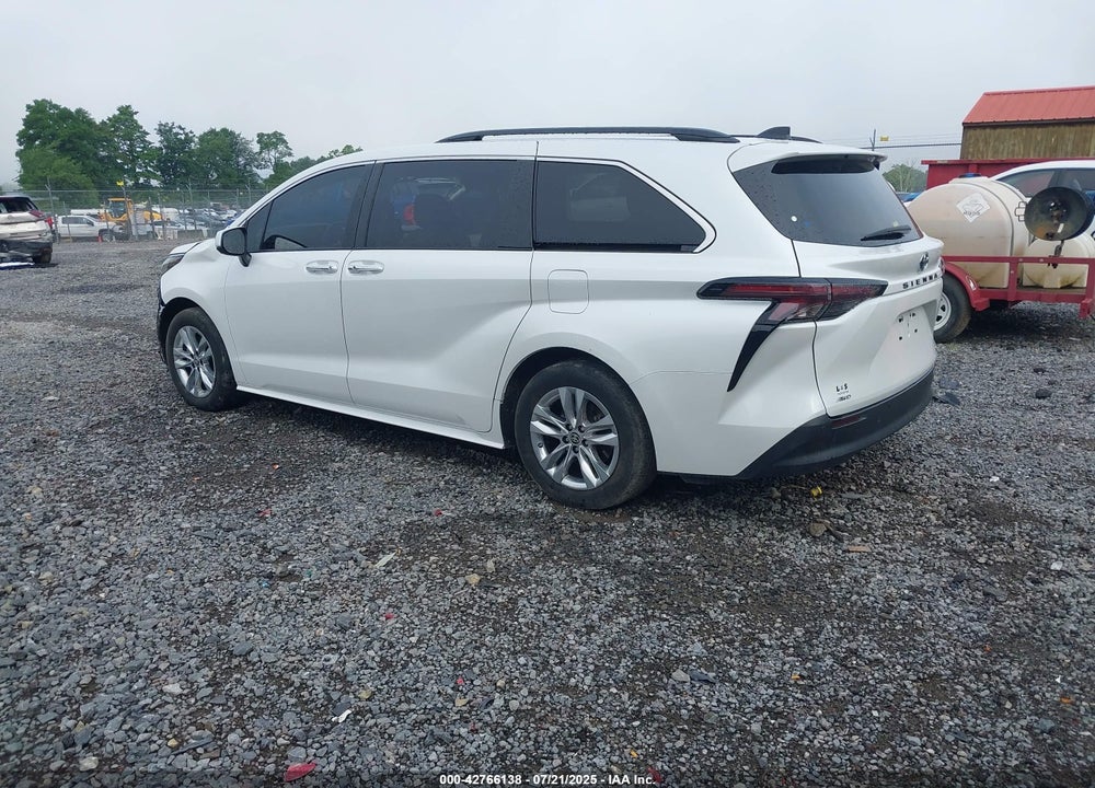 2024 TOYOTA SIENNA XLE VIN: 5TDJSKFCXRS113041