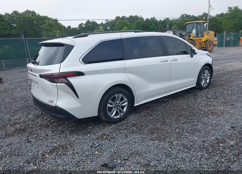 2024 TOYOTA SIENNA XLE VIN: 5TDJSKFCXRS113041