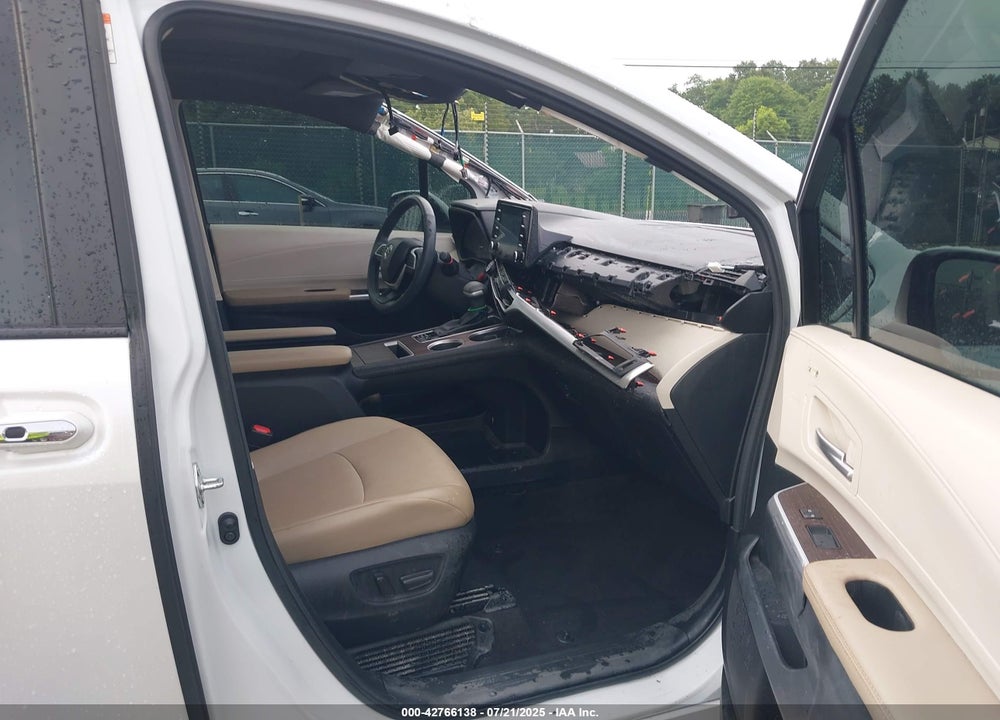 2024 TOYOTA SIENNA XLE VIN: 5TDJSKFCXRS113041