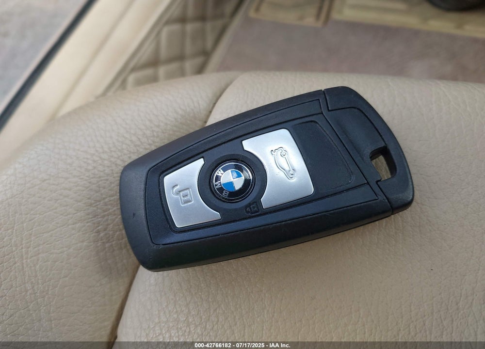 2013 BMW 3 SERIES VIN: WBA3C1C55DK104136